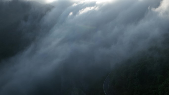 4K航拍贵州山沟云海瀑布风光