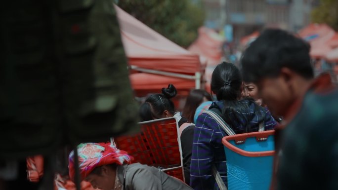 民族赶集视频云南少数民族集市赶街