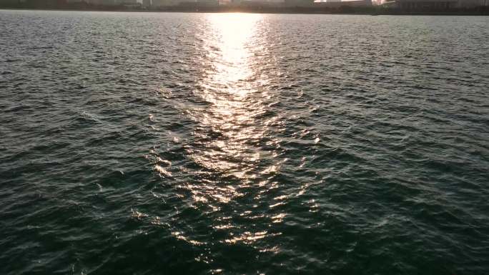 波光粼粼的海面到海边城市4K航拍