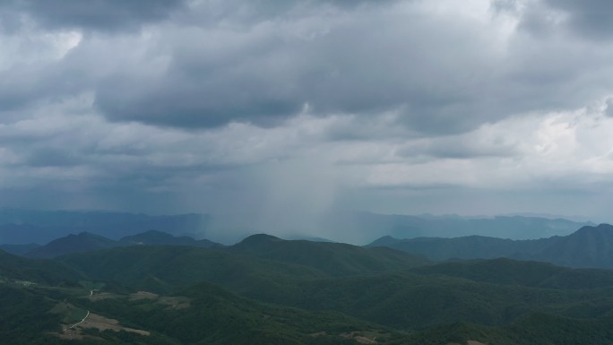 4k航拍山区宏伟壮观雨幡现象