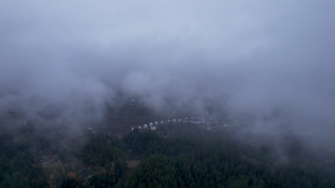 【4K】大山雨后雾天村庄航拍