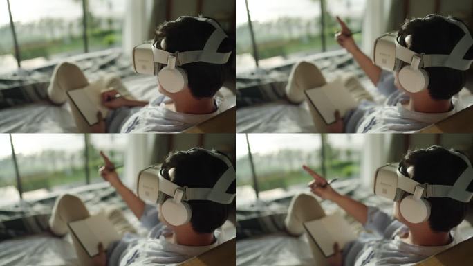一名年轻的亚洲男子在暑假期间躺在床上，用虚拟现实眼镜进行商务会议。