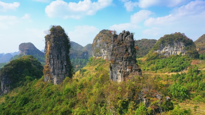 航拍罗城高山草甸周边喀斯特地貌风光