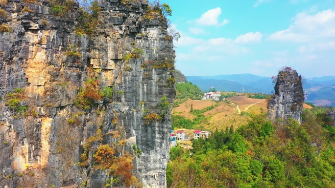 航拍罗城高山草甸周边喀斯特地貌风光