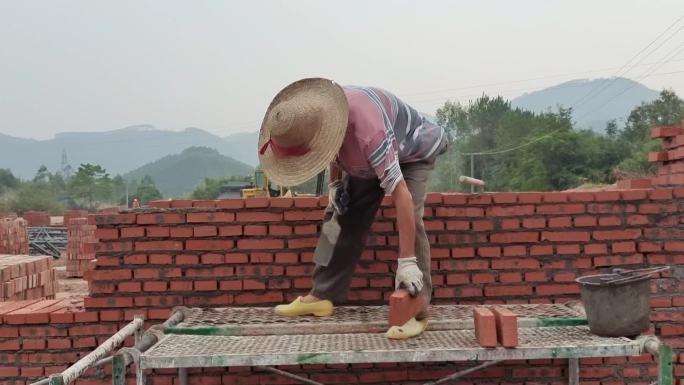 繁忙工地民工沏砖红砖沏墙沙石水泥搅拌工地