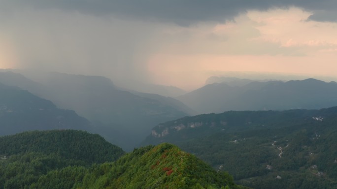 4k航拍山区宏伟壮观雨幡现象