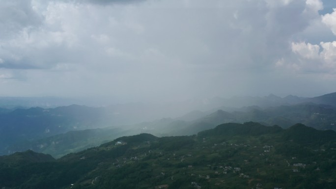 4k航拍山区雨幡现象