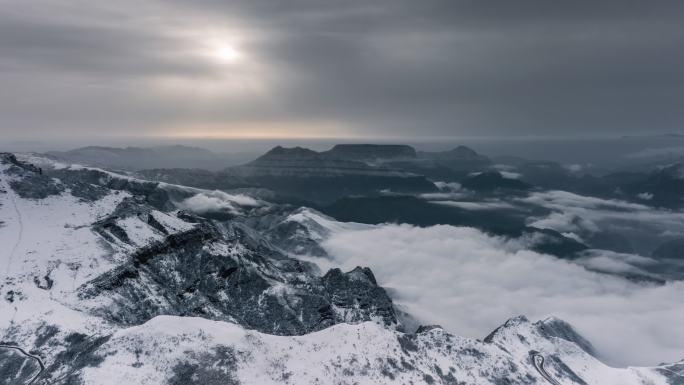 雪后山顶日出壮丽雪山大全景鸟瞰云海