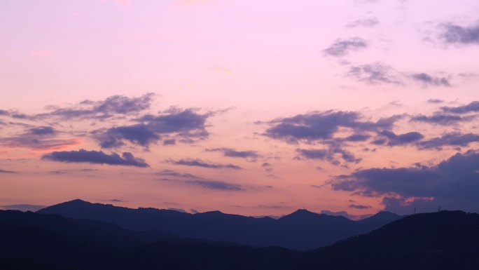 傍晚天空晚霞黄昏火烧云乡村山唯美彩霞紫霞