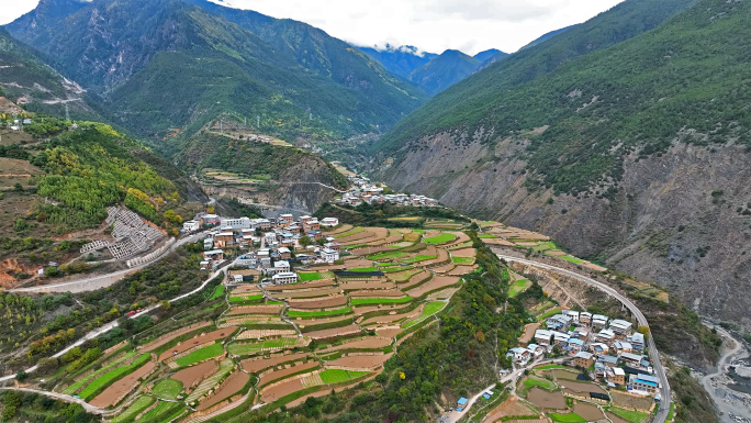 迪庆藏族村寨_浪都村