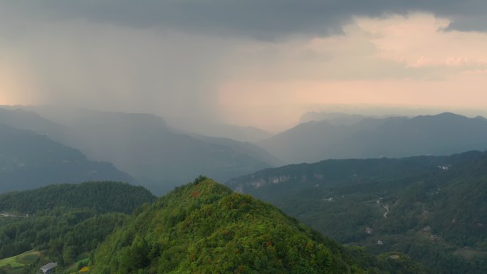 4k航拍山区雨幡现象