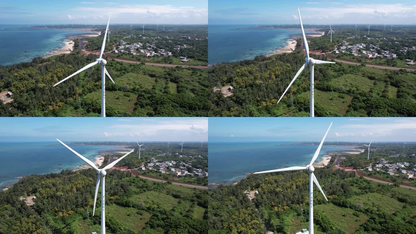 海边的风力发电机航拍