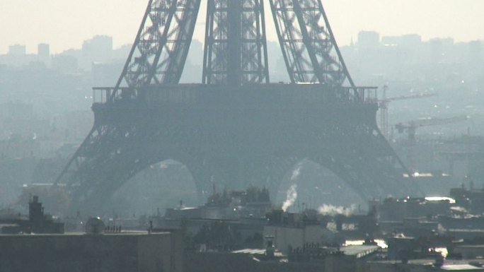 埃菲尔铁塔下的巴黎