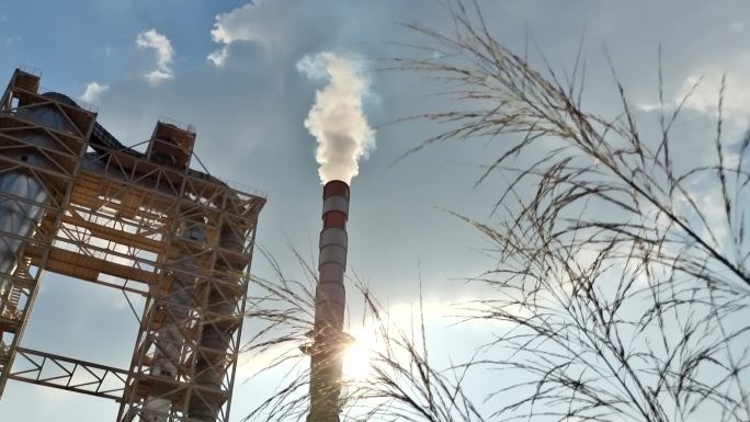 空气污染的工厂烟囱浓烟滚滚 工业 排废气