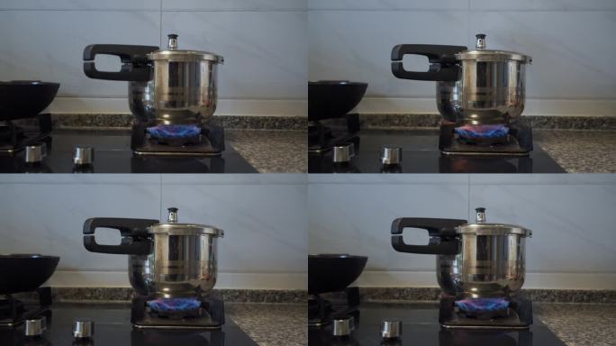 高压锅天然气煤气灶点燃煤气做饭厨房