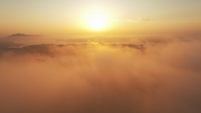 4K山川湖泊秋季日出晨雾穿云自然风景航拍