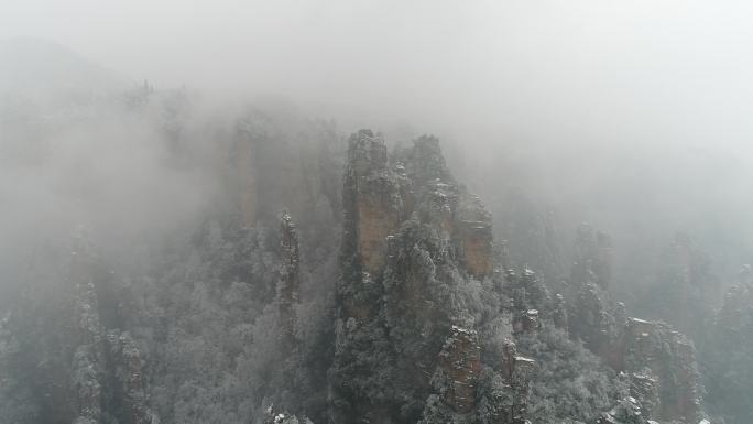 中国湖南张家界天子山下雪