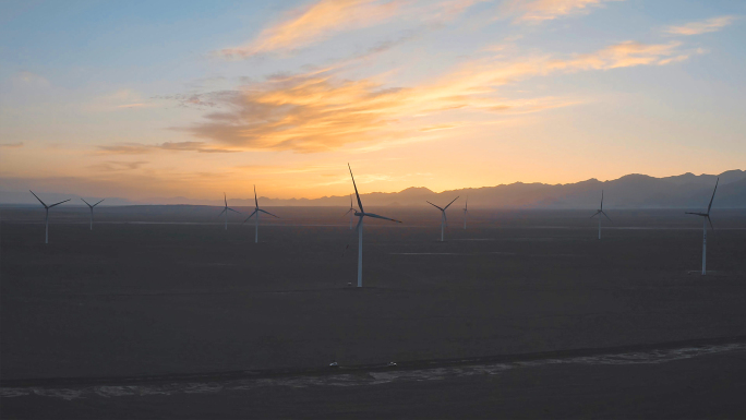 【4K】航拍壮观的大漠风力发电场