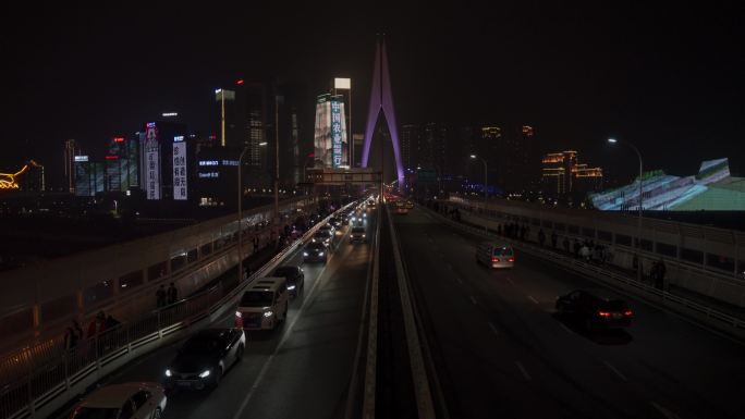 重庆洪崖洞上看千厮门大桥车水马龙夜景