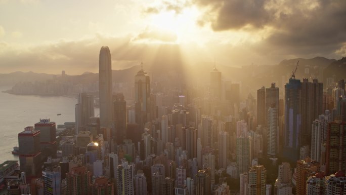 香港航拍城市日出大景丁达尔光