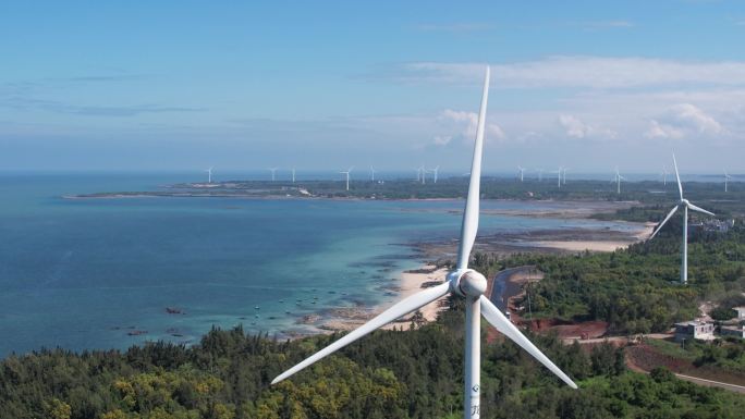 航拍风力发电机海岸线