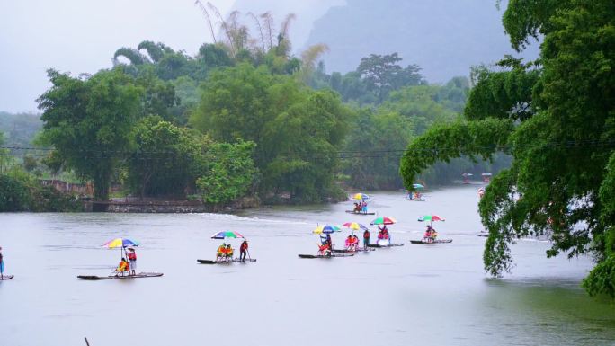 桂林阳朔遇龙河竹排漂流升格慢镜头视频素材