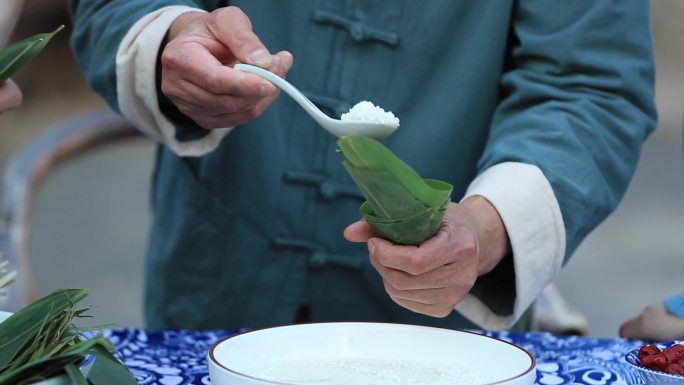 端午节包粽子习俗