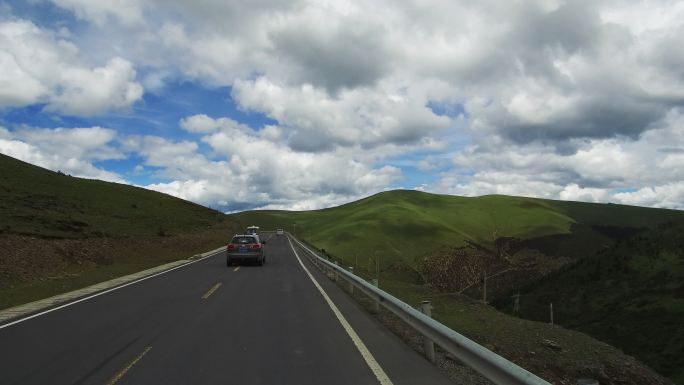 山中的实时空路会车双车道