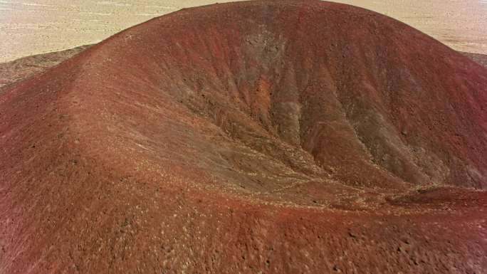 美国内华达州银峰附近的空中红山煤渣锥
