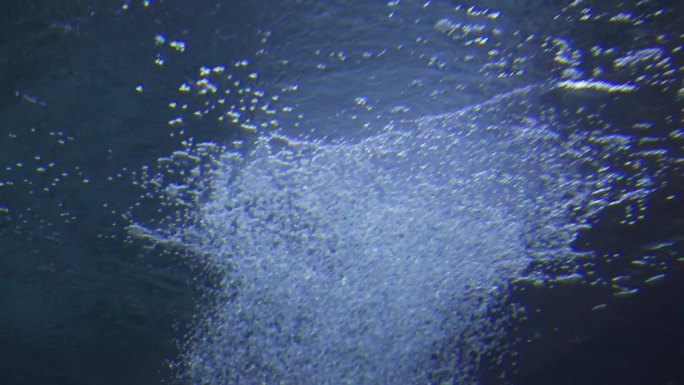 水底气泡水冒泡水下景象-呼吸换气水泡上升