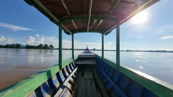 湄公河游船热带风光亲水水面行驶