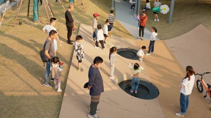 儿童蹦蹦床 城市公共体育配套设施