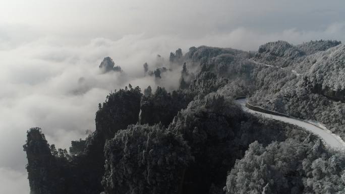 中国湖南张家界天子山下雪