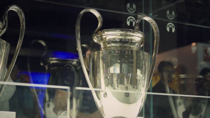 足球 西班牙巴萨罗那俱乐部 欧冠奖杯