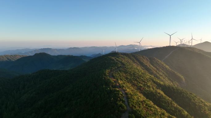 山脊航拍风车日出素材