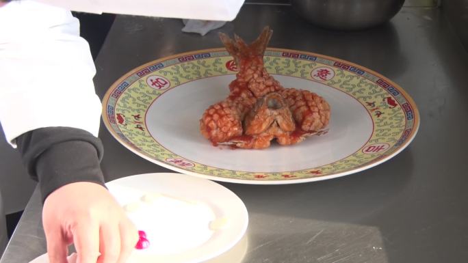 松鼠鱼中西餐菜肴制作烹饪厨艺桂鱼炸鱼摆盘