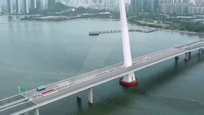 中国广东深圳湾大桥鸟瞰图。