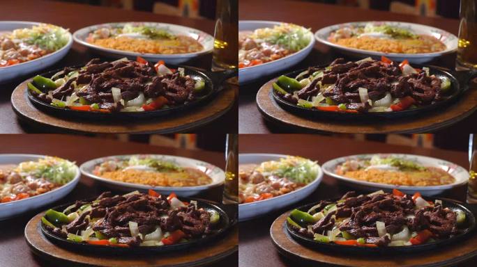 墨西哥美食美味的墨西哥餐厅铁板牛肉排Fajitas