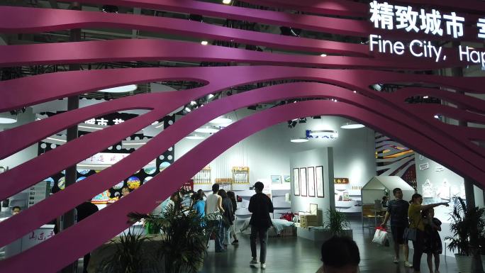 威海紫色展厅科技感人潮涌动博览会
