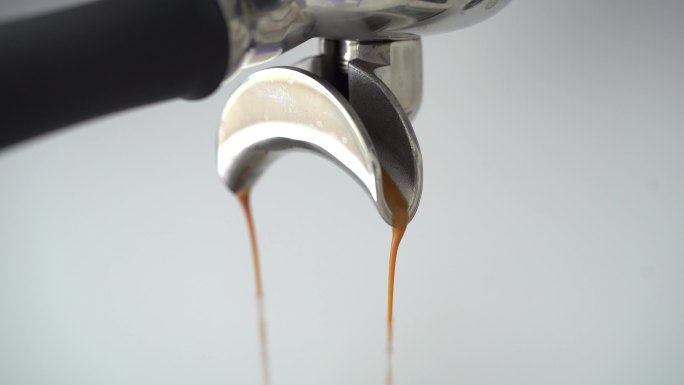 咖啡机萃取咖啡液镜头