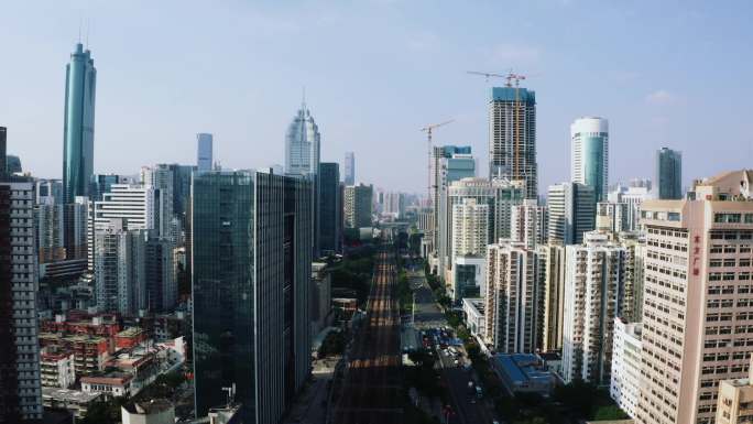 中国深圳市中心城市景观的无人机视图（白天）