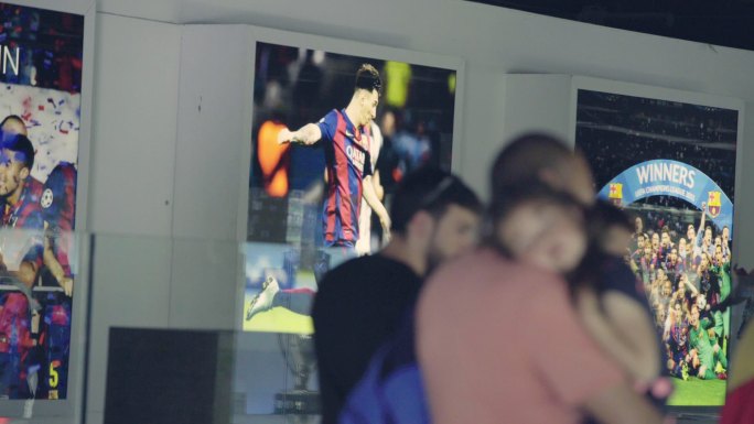 巴萨罗那俱乐部 球迷参观 梅西射门照片