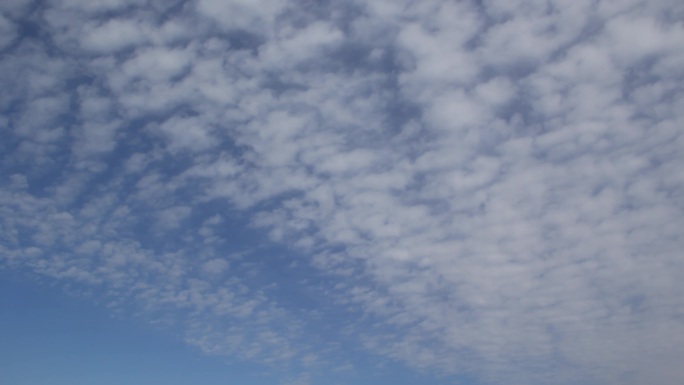 蓝天白云天空风吹云动鱼鳞云淡淡的白云