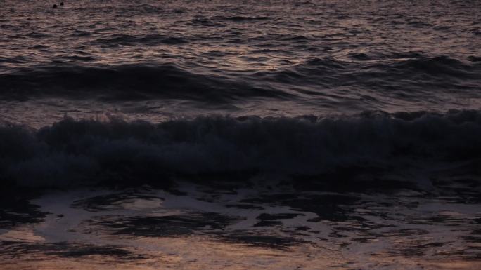 排浪大海海面落日余晖海浪金色的大海