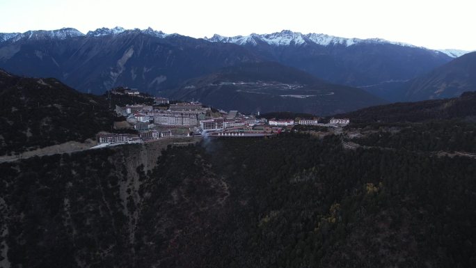 飞来寺观日照金山