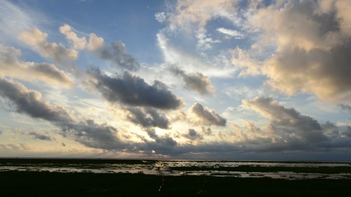 海上云彩流动