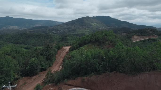 新农村建设视频云南山区农村修筑消防水池