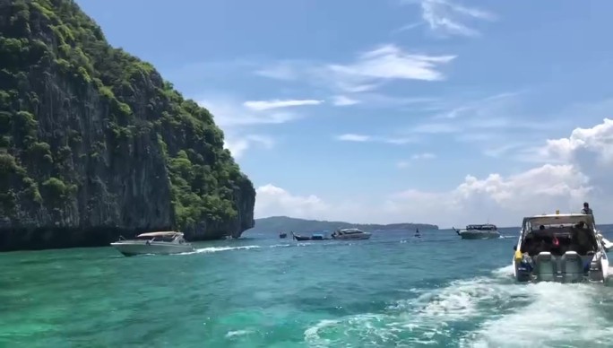 泰国普吉岛大海船大海蓝天