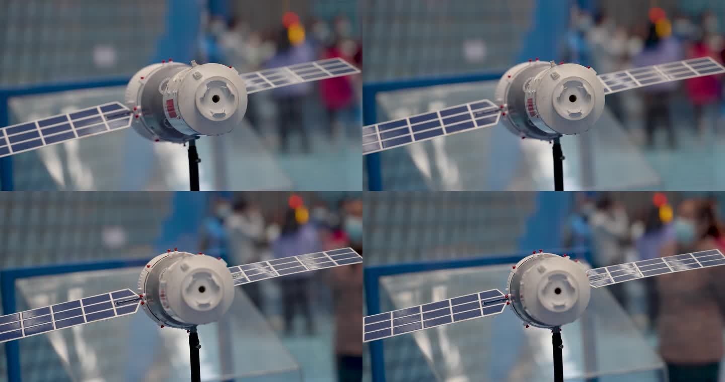 四川科技馆：航天飞行器模拟太空对接