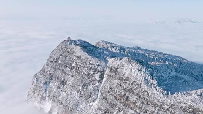 航拍冬季峨眉山万佛顶雪山云海